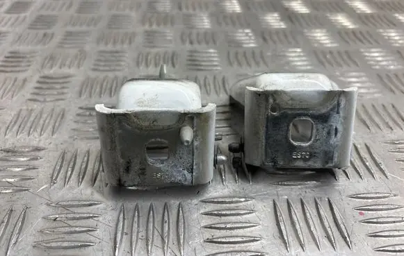 Rear door hinge set