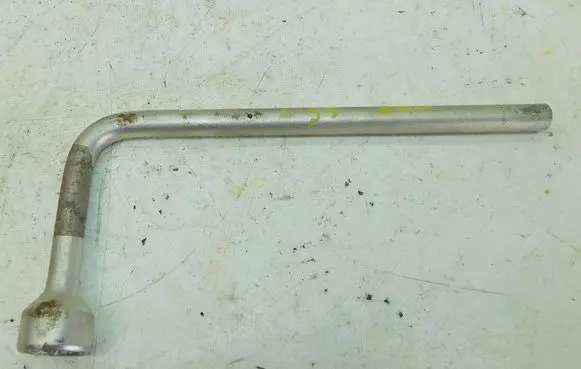 BMW 5 E39 Wheel nut wrench 190250