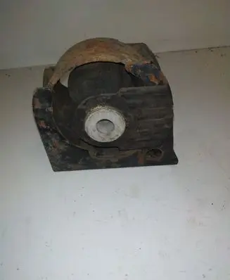 Toyota Corolla Verso E121 Engine mount bracket