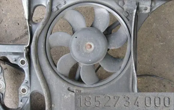 Audi A4 S4 B5 8D Electric radiator cooling fan 1852734000