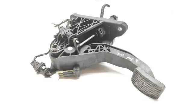 Mercedes-Benz B W246 W242 Clutch pedal A2462900419