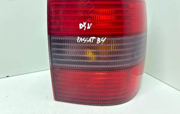 Volkswagen PASSAT B4 Rear/tail lights 3A9945112B