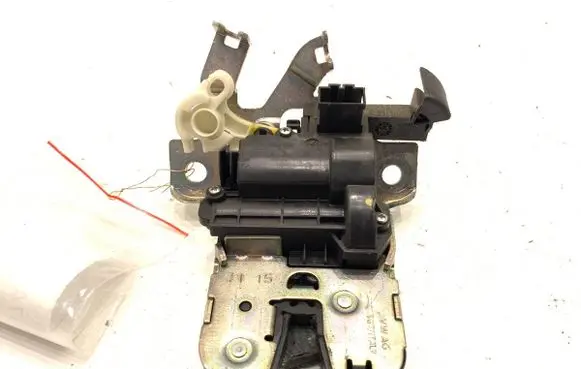 Volkswagen PASSAT B8 Tailgate exterior lock 3G0827503
