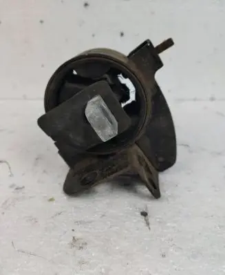 Chrysler Town & Country V Engine mount bracket
