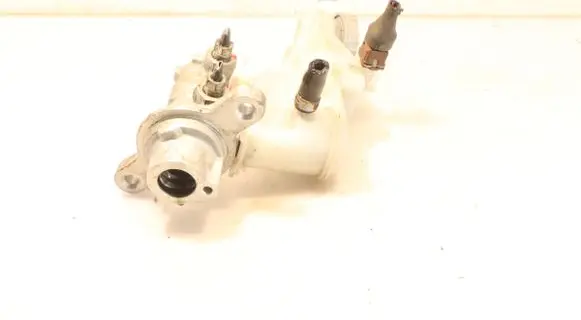 Suzuki SX4 Master brake cylinder