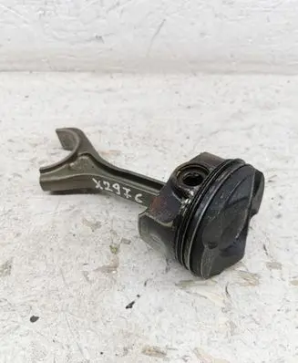Land Rover Range Rover Velar Piston with connecting rod
