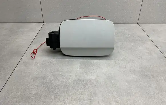Audi Q3 8U Fuel tank cap 8U0809906