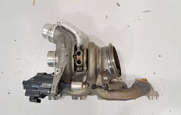 BMW 5 G30 G31 Turbo 7637563 8631891