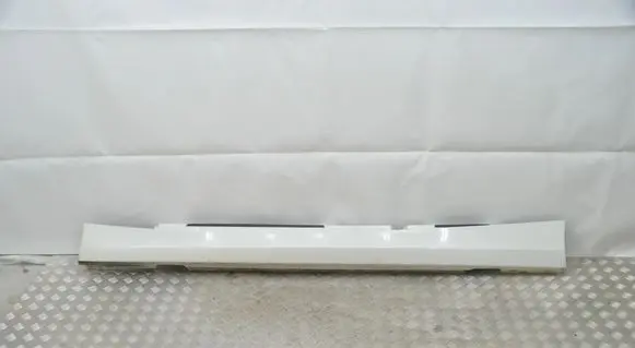 BMW 1 E81 E87 Sill