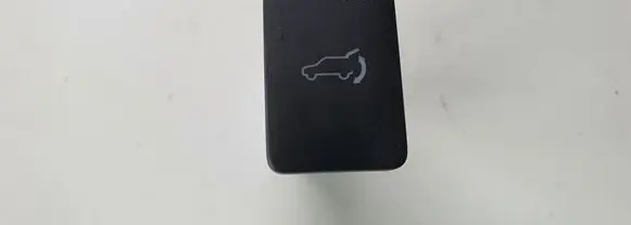 Mitsubishi Outlander Tailgate opening switch 