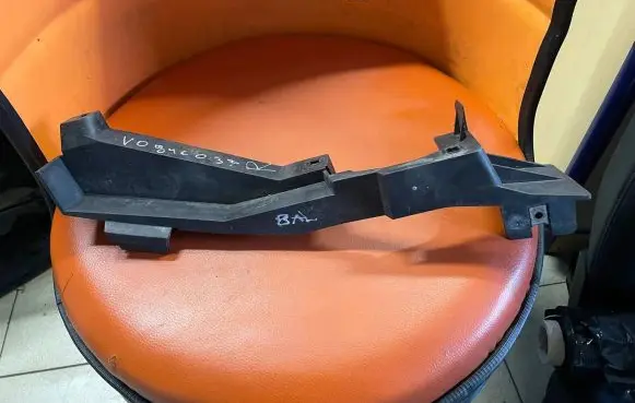 Land Rover Range Rover L322 Headlight/headlamp mounting bracket 7009236