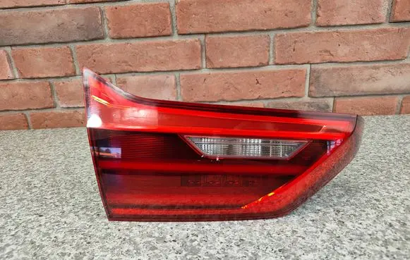 Tailgate rear/tail lights