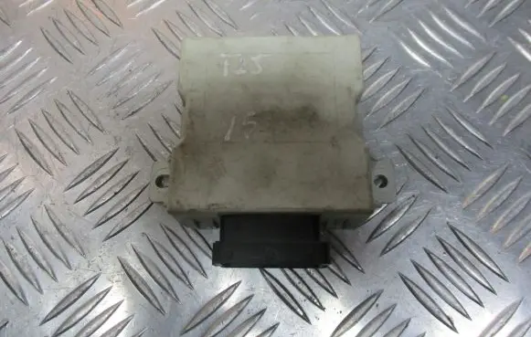 Toyota Avensis T250 Window wiper relay 