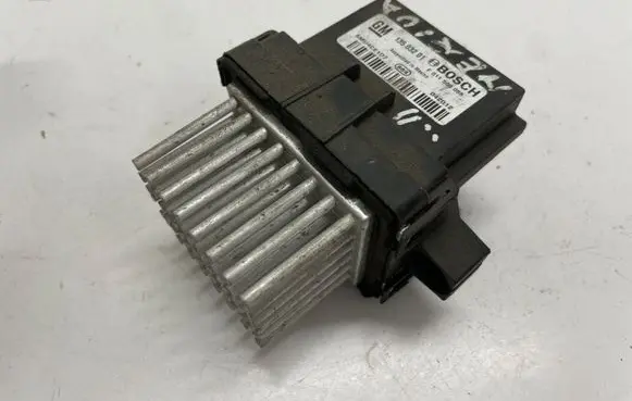Opel Zafira C Heater blower fan relay 13503201