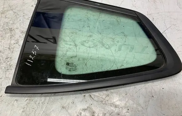 Opel Zafira C Rear side window 39179189