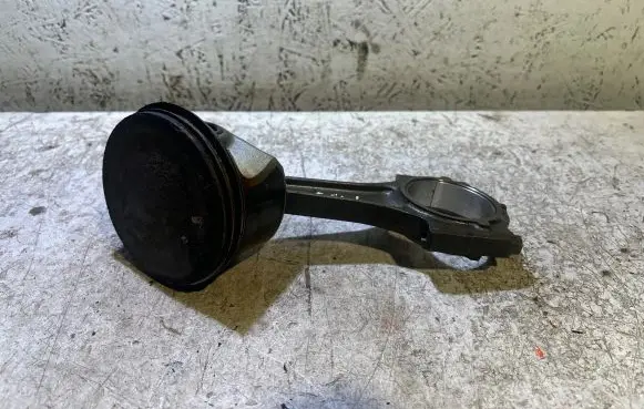 Dodge Challenger Piston with connecting rod