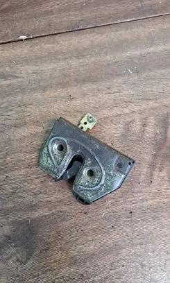 Volkswagen PASSAT B4 Tailgate/trunk/boot lock/catch/latch 3a982758