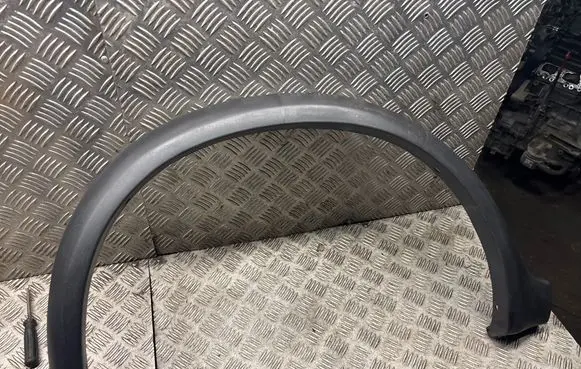 Volkswagen Golf II Front arch trim 9534824