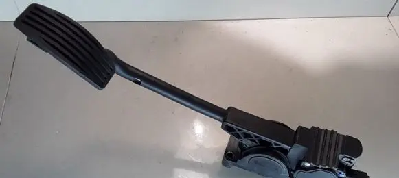 Alfa Romeo 147 Accelerator throttle pedal 0280752228 3809371051