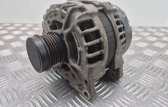 Mercedes-Benz CLA C117 X117 W117 Generator/alternator A0009061903 0125711030