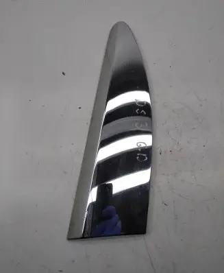 Rear fender molding trim
