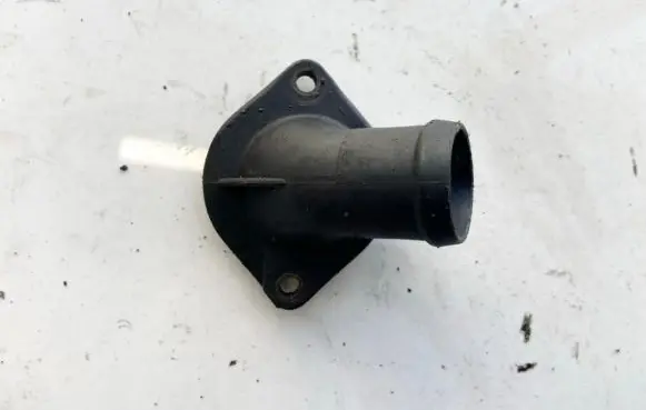 Volkswagen PASSAT B5 Engine coolant pipe/hose 048121121