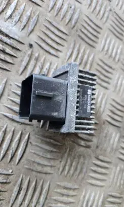 Renault Trafic II (X83) Glow plug pre-heat relay 9640469680A