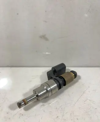 Volkswagen Golf V Fuel injector 03C906036 0261500016