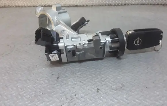 Opel Insignia A Ignition lock 20939745