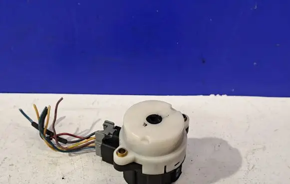 Volvo XC90 Ignition lock 8645228