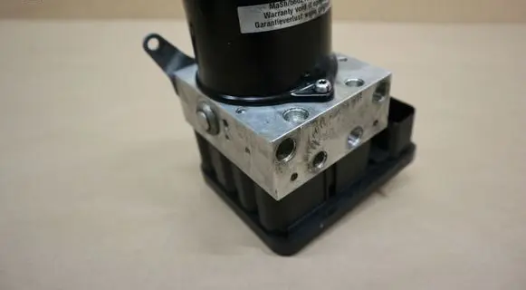 BMW 1 E81 E87 ABS Pump 6776056
