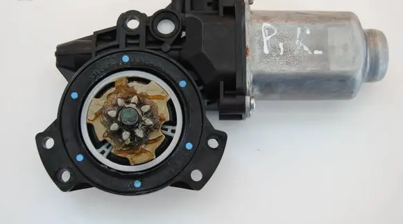 KIA Ceed Front door window regulator motor 402391B