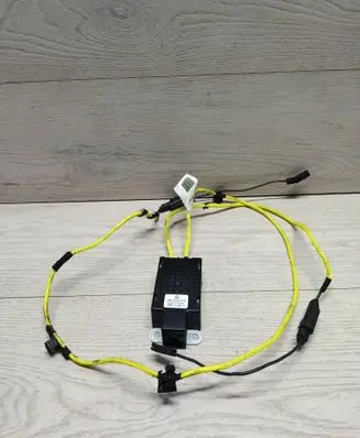 Volkswagen Golf Plus Aerial antenna amplifier 5M0035570B