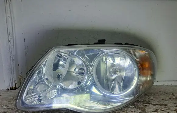 Chrysler Voyager Headlight/headlamp 084331105L 084331105
