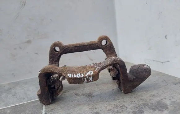Skoda Octavia Mk2 (1Z) Brake caliper pad carrier rear 