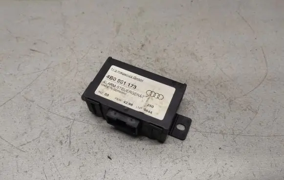 Audi A4 S4 B5 8D Other control units/modules 4B0951173