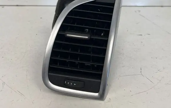Audi Q7 4L Dashboard side air vent grill/cover trim 4L0820902