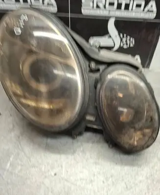 Mercedes-Benz E W211 Headlight/headlamp 2118201461