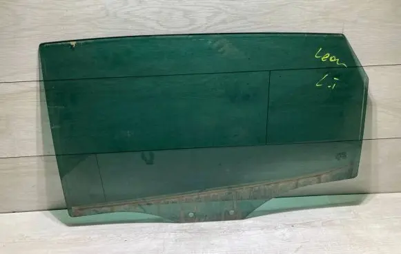 Seat Leon (5F) Rear door window glass