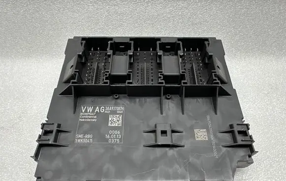 Volkswagen PASSAT B7 Comfort/convenience module 3AA937087H BCMPQ47 5WK50415