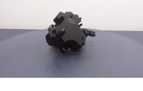 BMW X3 E83 Fuel injection high pressure pump 7788670