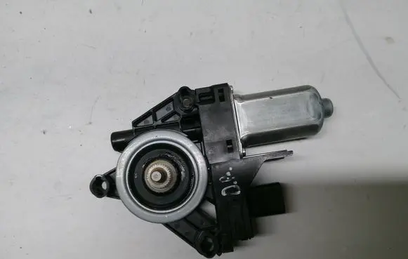 Jeep Grand Cherokee Front door window regulator motor 931400104