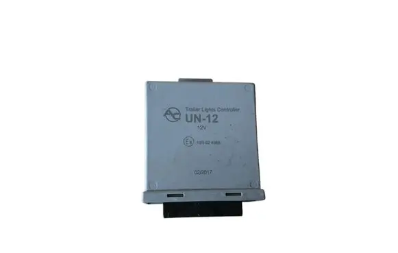 BMW 5 E39 Tow bar relay 10R024965 UN12 022017