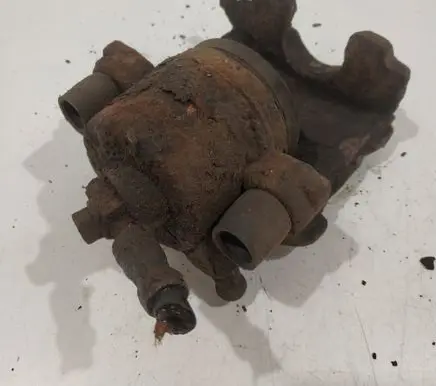 Volkswagen Golf IV Front brake caliper