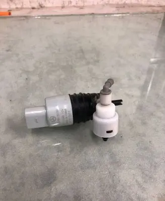 Mercedes-Benz GLC C254 Windscreen/windshield washer pump A2058660000