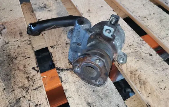 Volkswagen Polo III 6N 6N2 6NF Power steering pump 1H0422155E