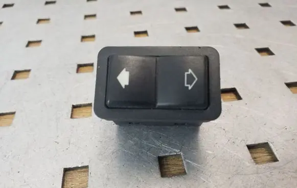 BMW 5 E39 Electric window control switch 8368974
