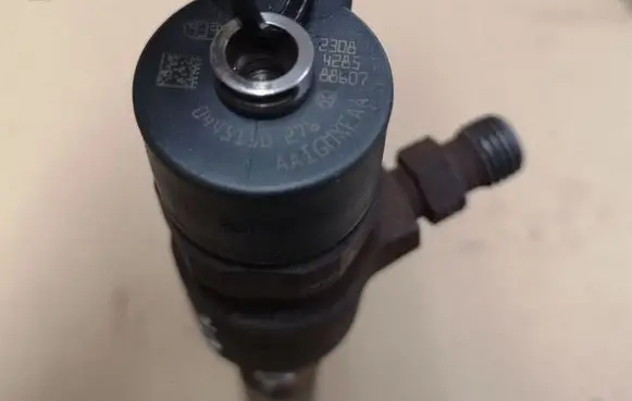 Opel Zafira B Fuel injector 0445110276