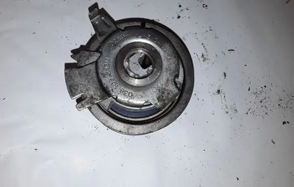 Volkswagen PASSAT B6 Belt tensioner pulley 038109243M