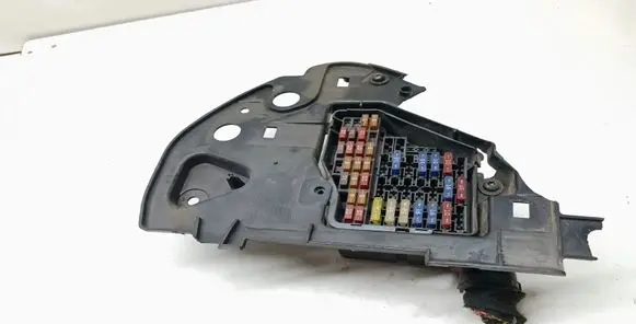 Audi A3 S3 8L Fuse module 